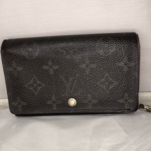 Louis Vuitton Monogram Wallet with Zipper (Authentic) #CA1909